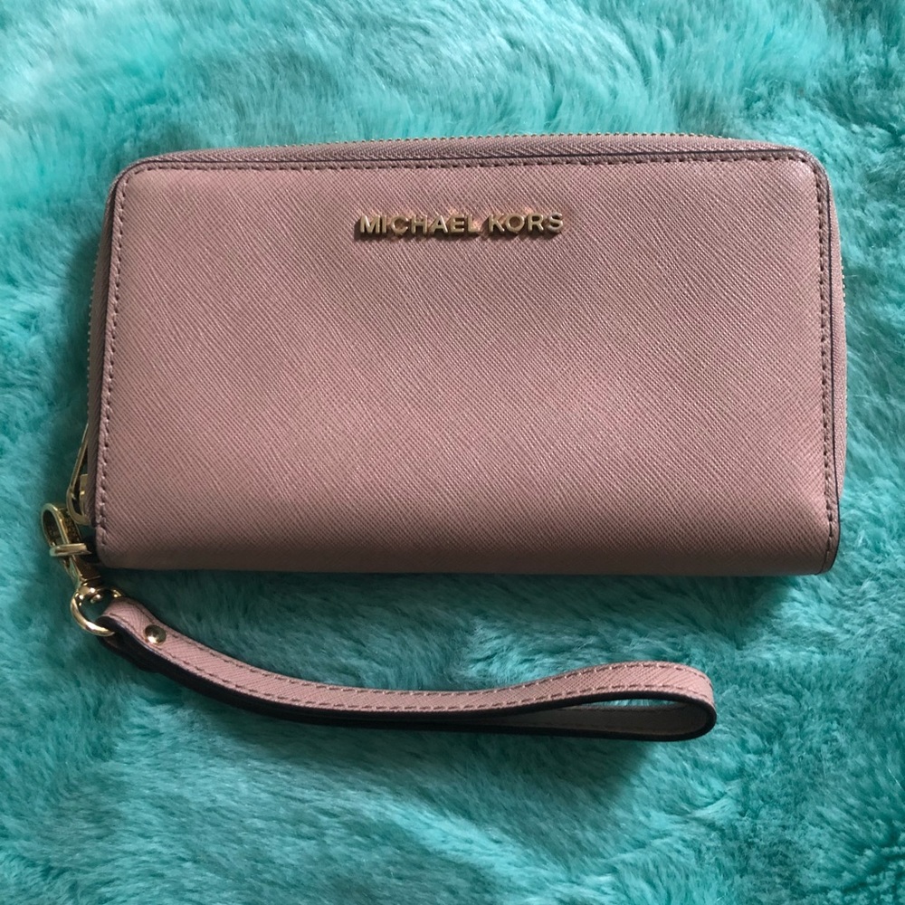 Michael Kors Smartphone Wristlet